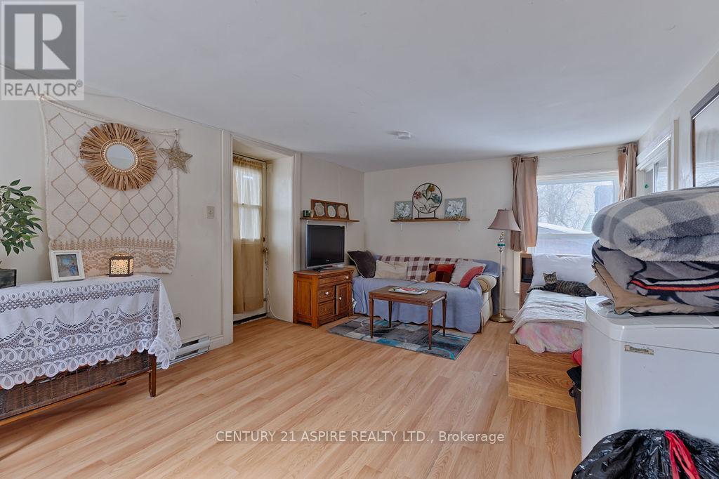 156 Mackay Street Property Photo 37