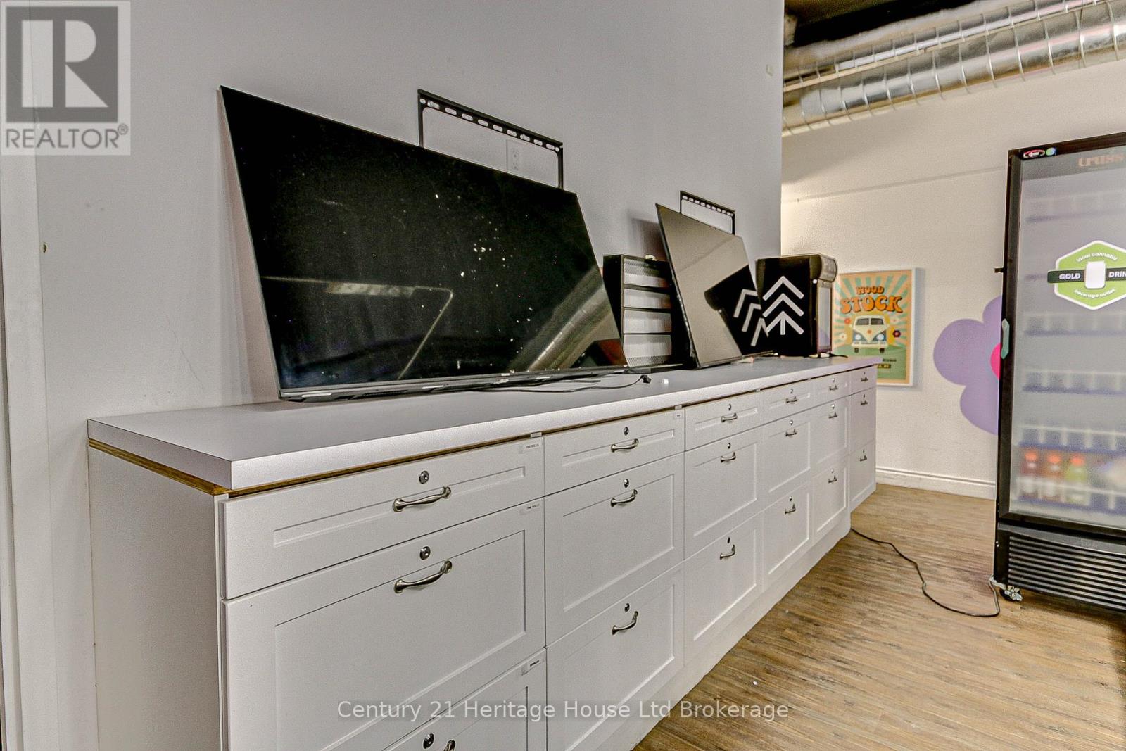 579-581 Dundas Street Property Photo 10