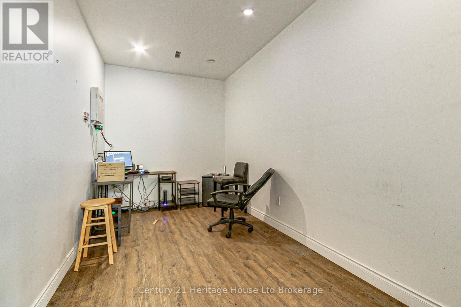 579-581 Dundas Street Property Photo 11