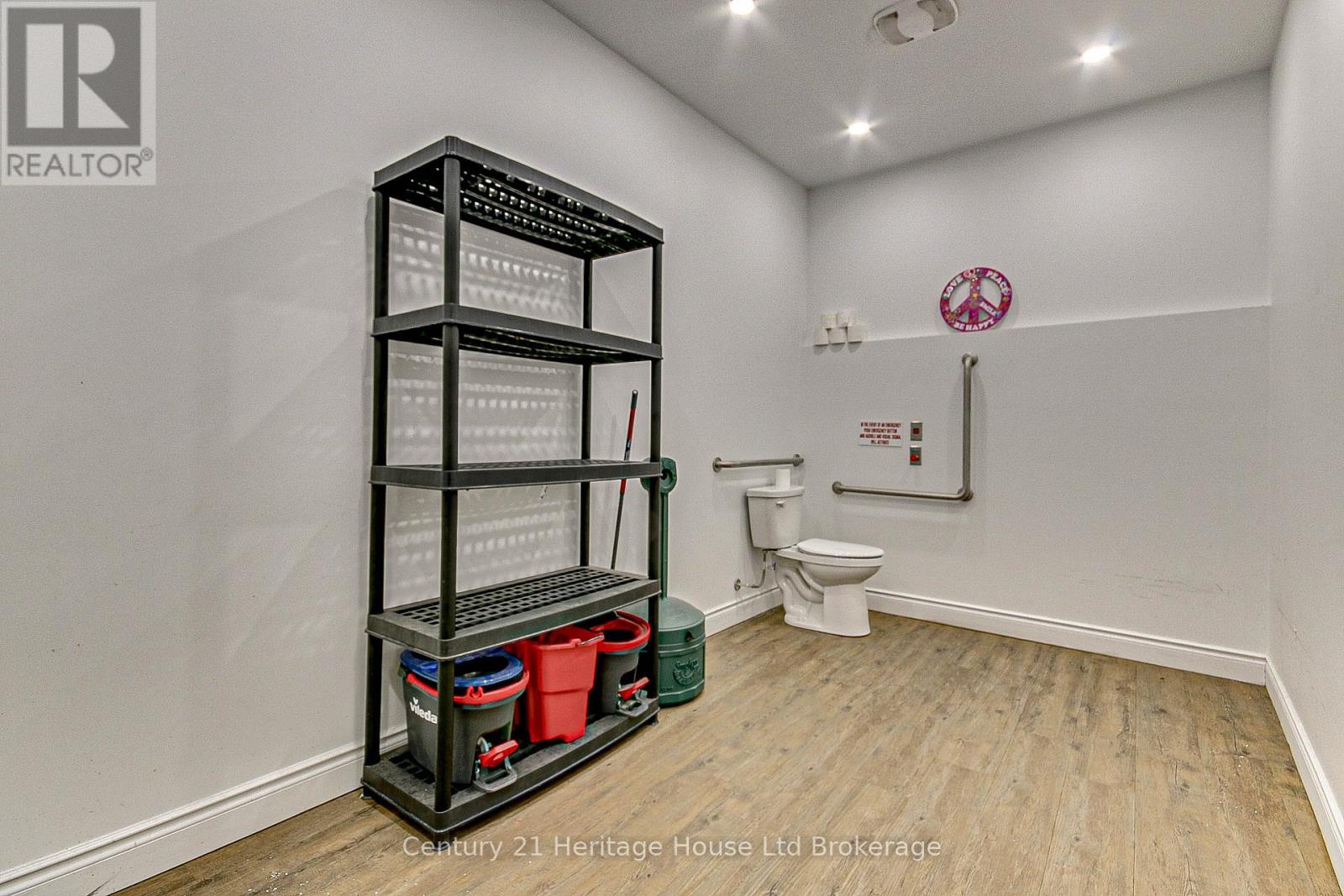 579-581 Dundas Street Property Photo 13