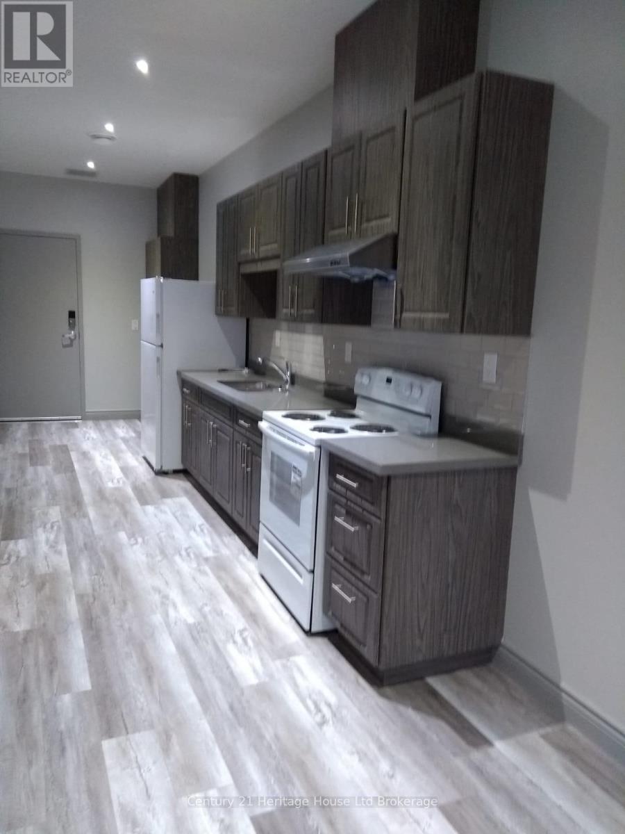 579-581 Dundas Street Property Photo 15