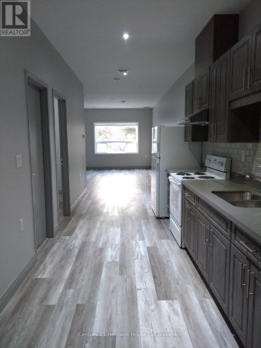579-581 Dundas Street Property Photo 16