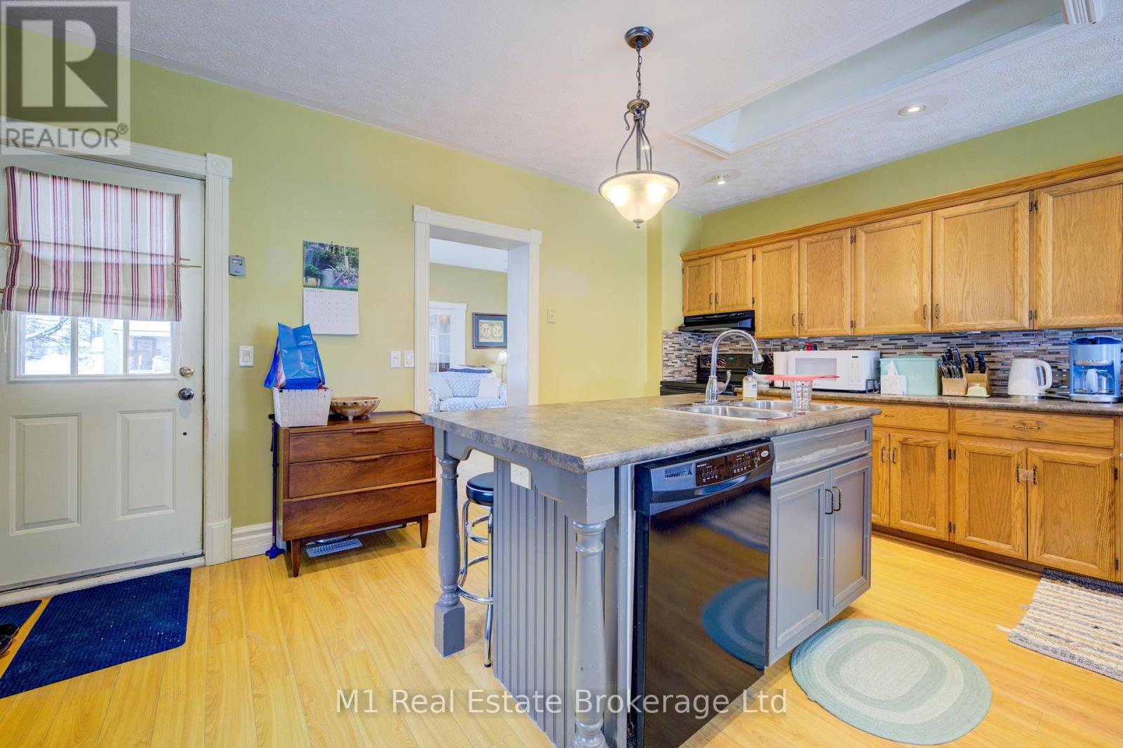541 9th Street Property Photo 9