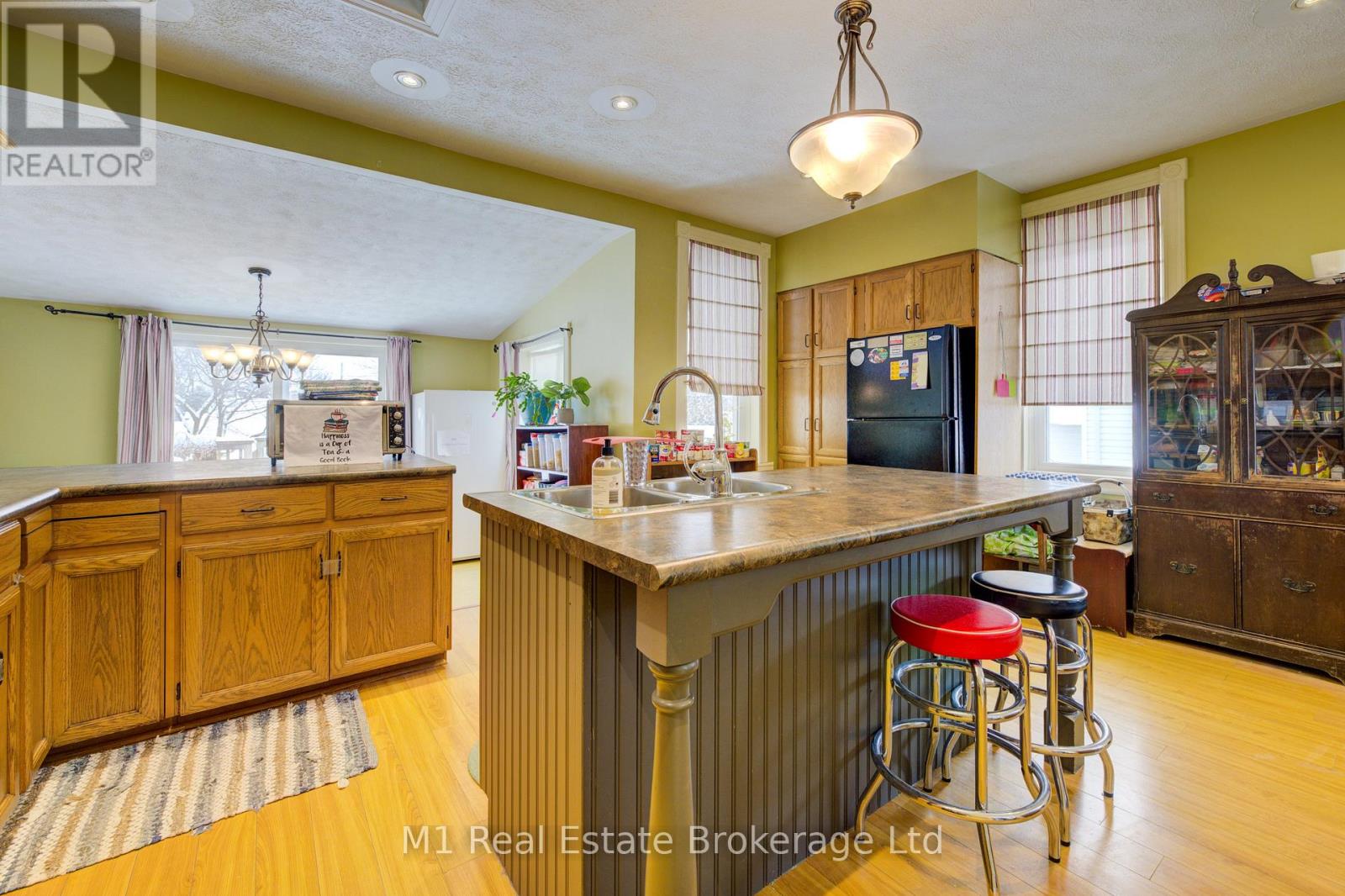 541 9th Street Property Photo 11
