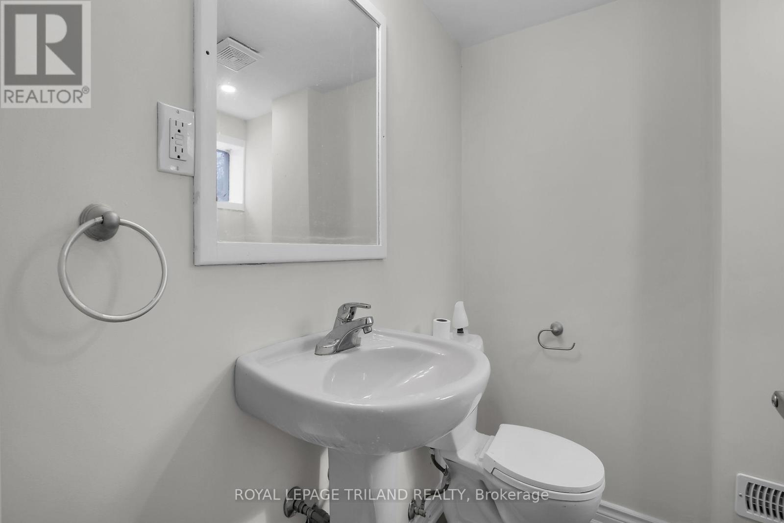 B - 1324 Brydges Street Property Photo 11
