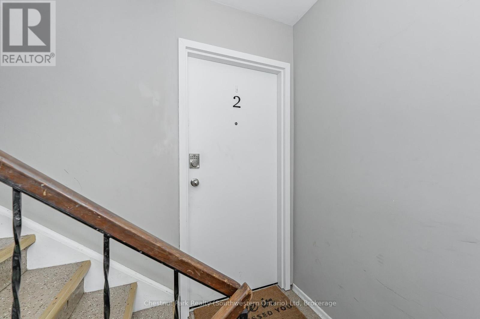 201 Alma Street N Property Photo 6