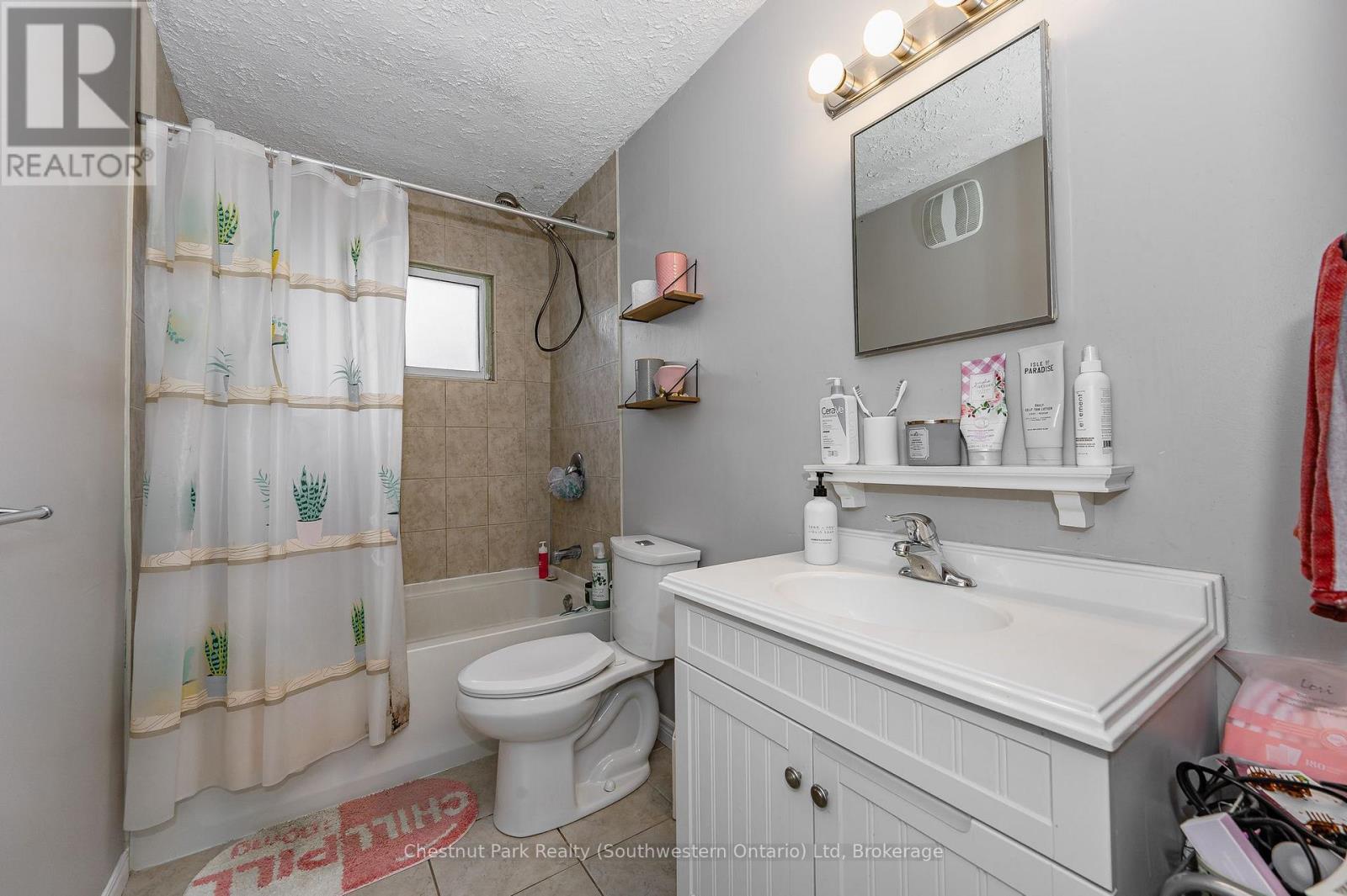201 Alma Street N Property Photo 16