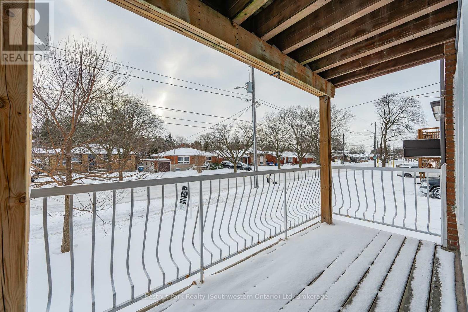201 Alma Street N Property Photo 17