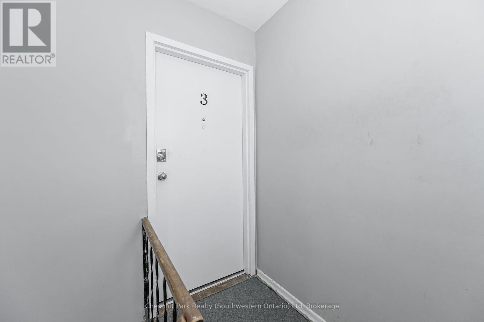 201 Alma Street N Property Photo 18
