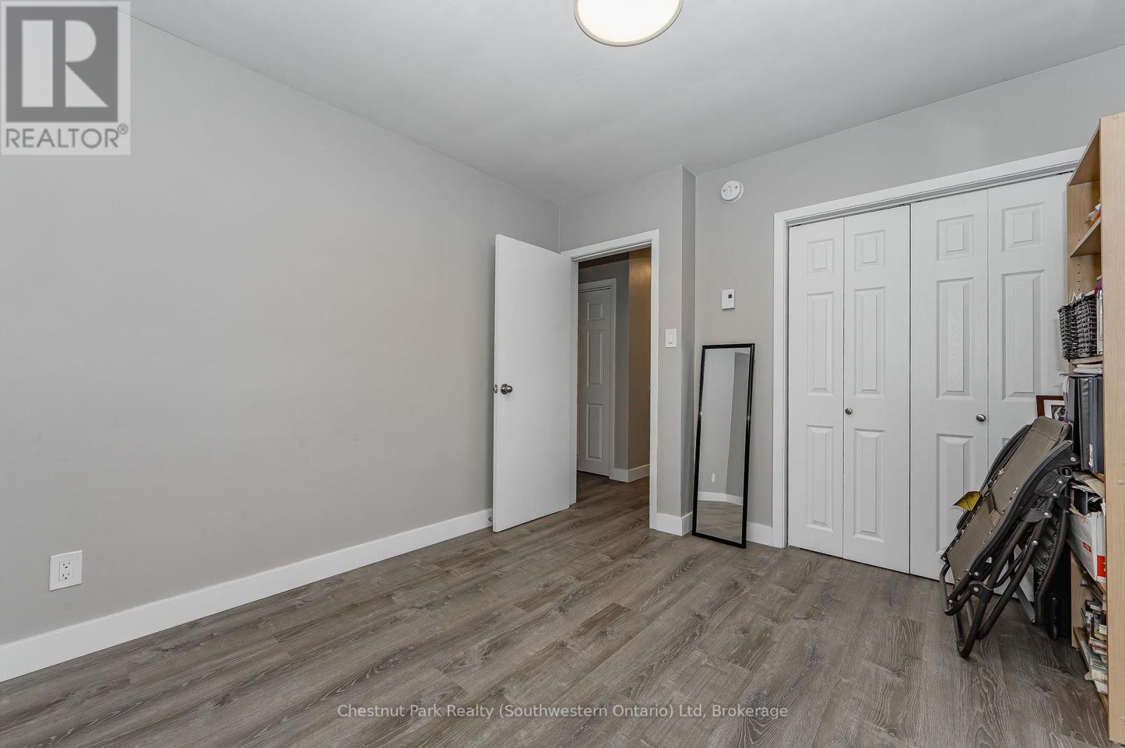201 Alma Street N Property Photo 27