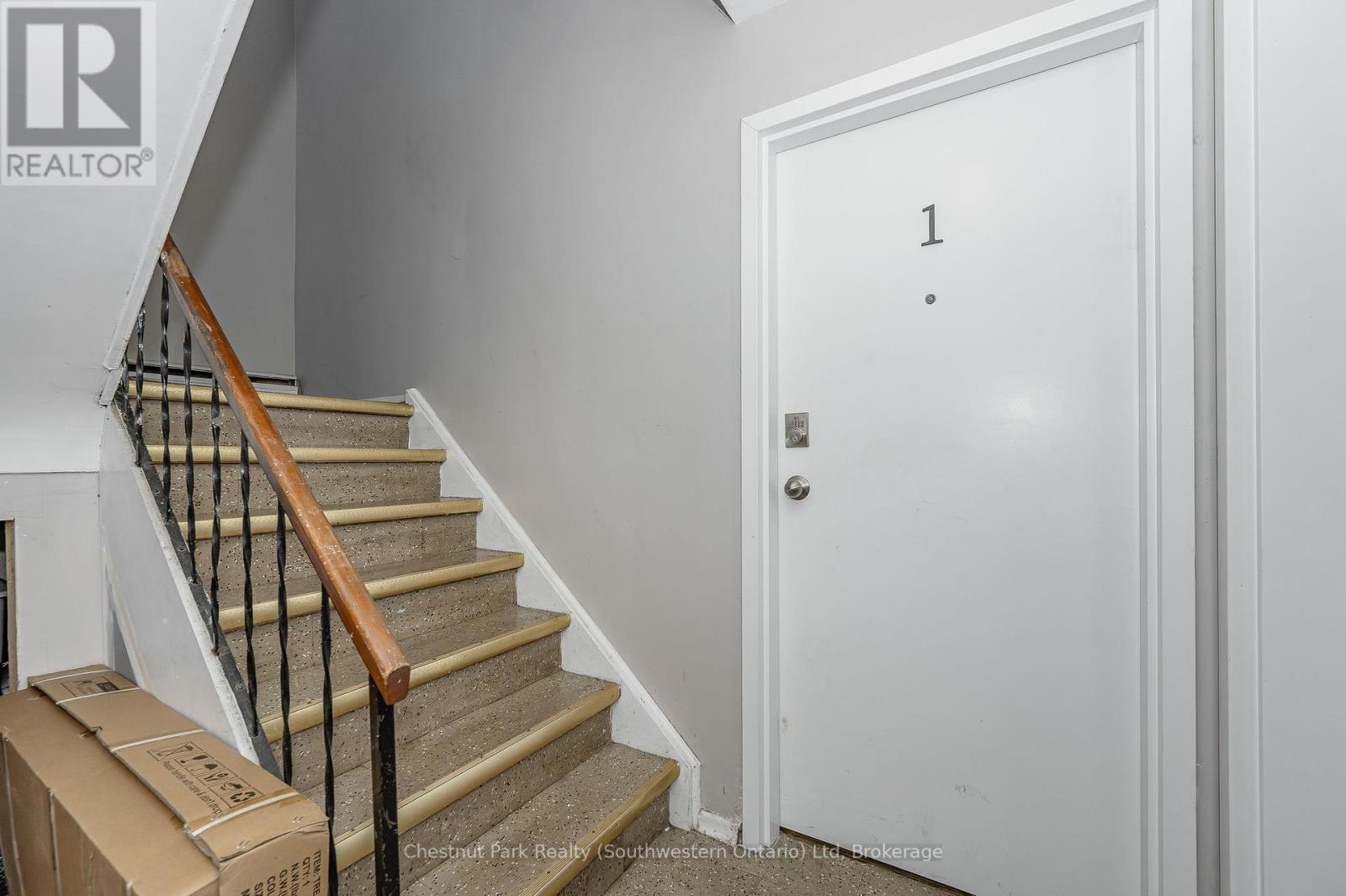 201 Alma Street N Property Photo 30