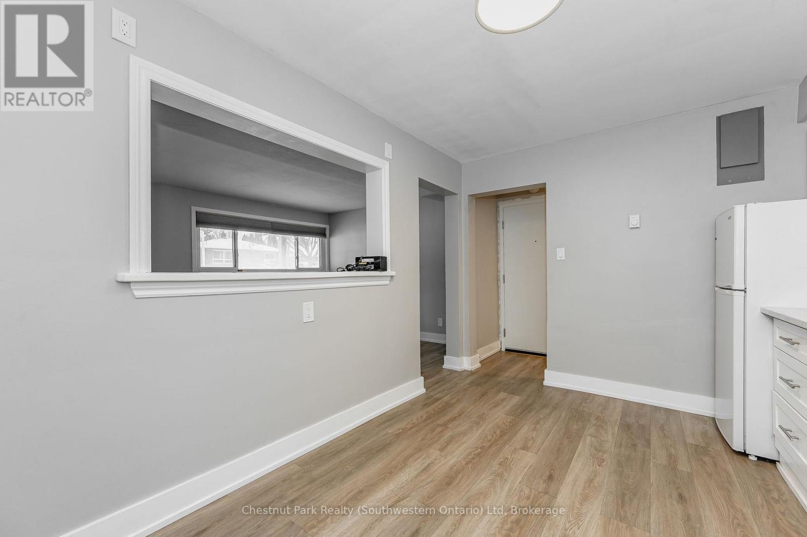 201 Alma Street N Property Photo 32
