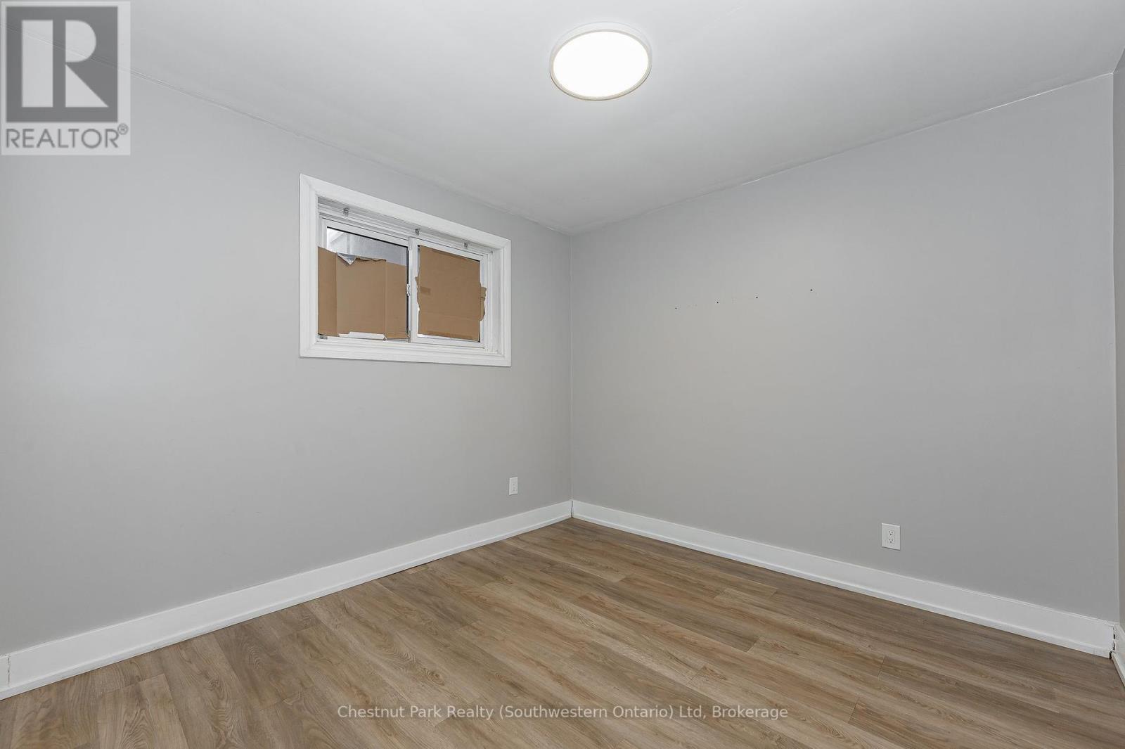 201 Alma Street N Property Photo 34