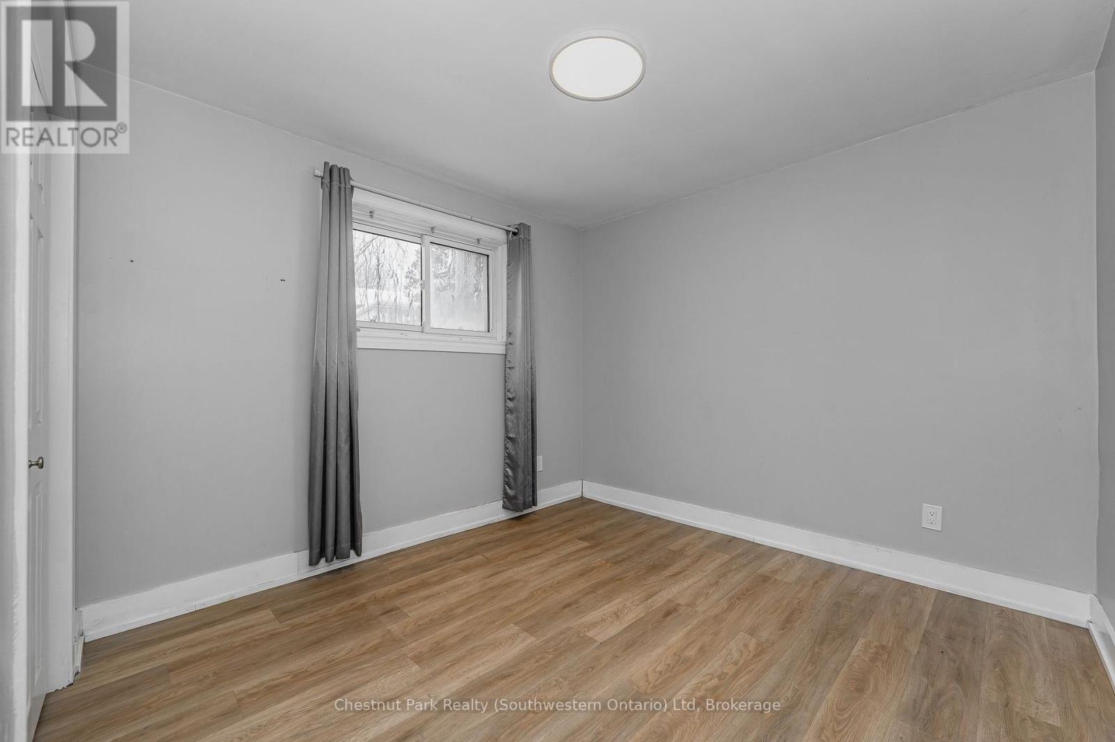201 Alma Street N Property Photo 36