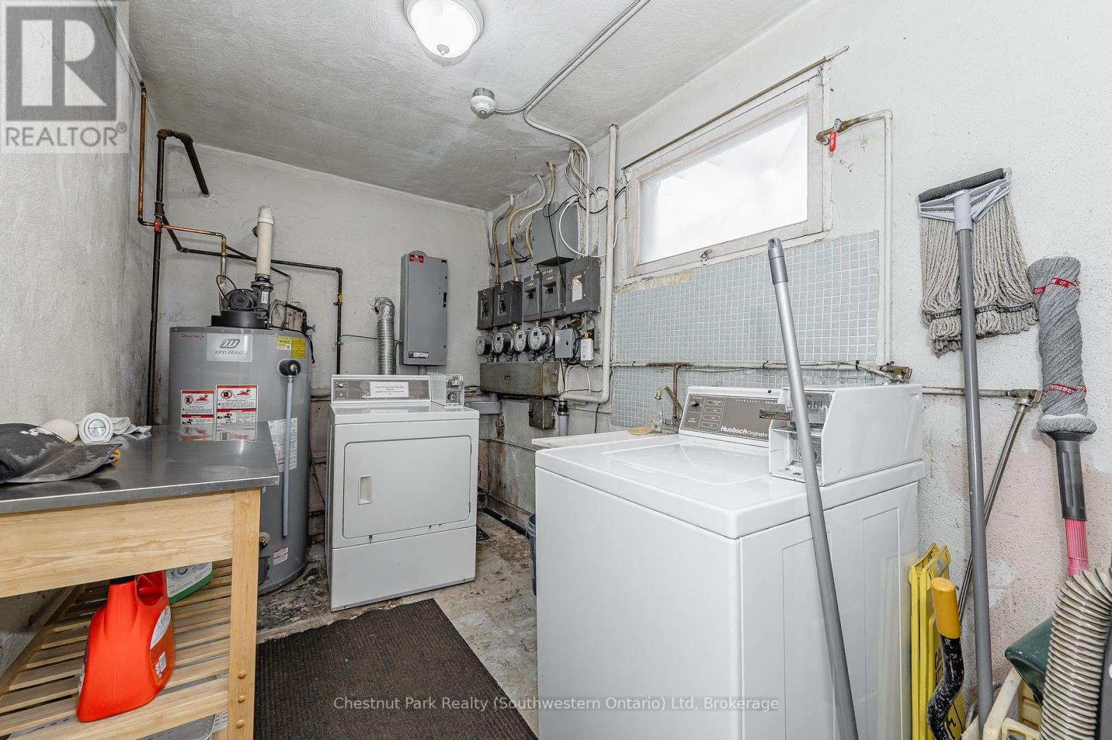 201 Alma Street N Property Photo 39