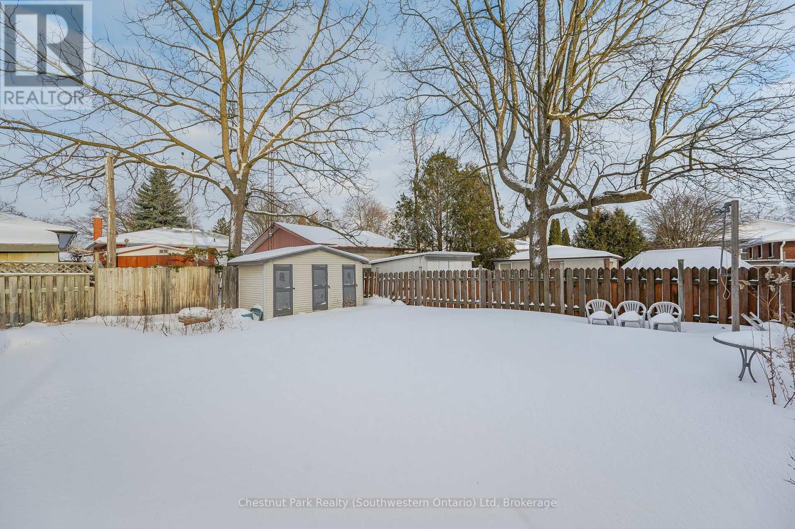201 Alma Street N Property Photo 40