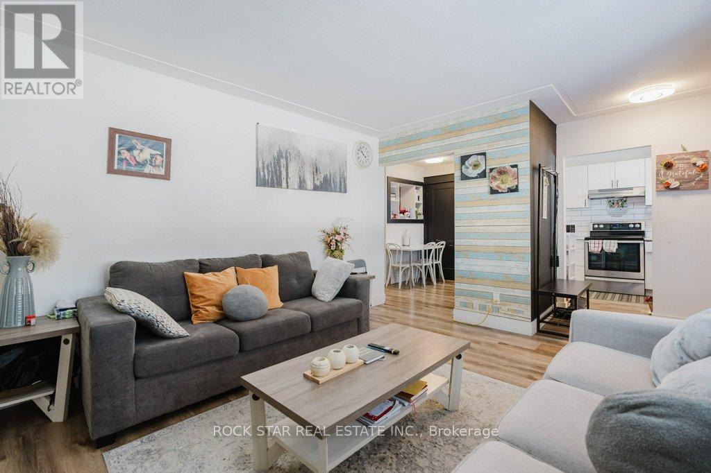 859 Upper Ottawa Street Property Photo 3
