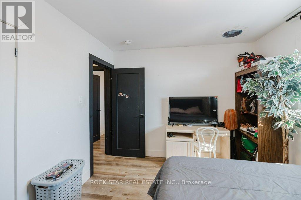 859 Upper Ottawa Street Property Photo 15