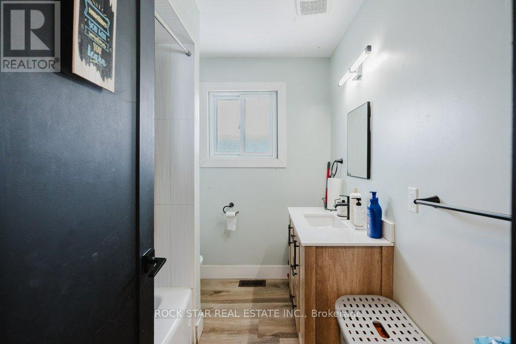 859 Upper Ottawa Street Property Photo 16