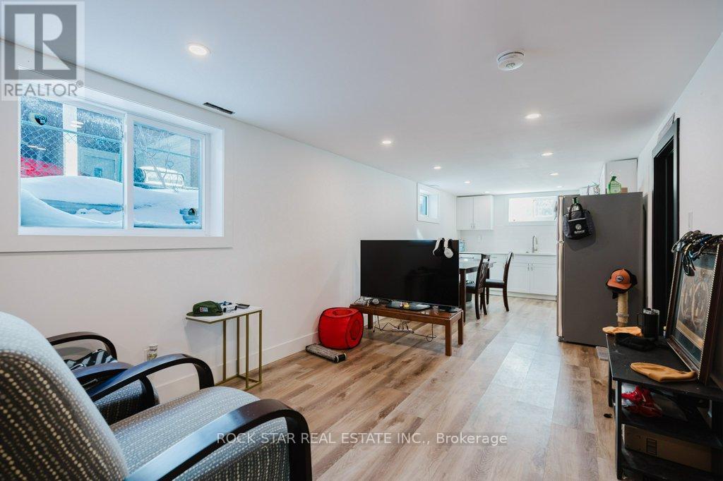 859 Upper Ottawa Street Property Photo 20