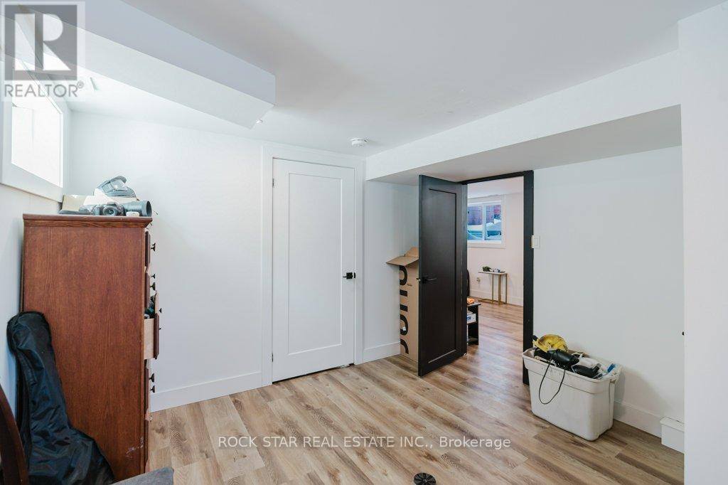 859 Upper Ottawa Street Property Photo 26