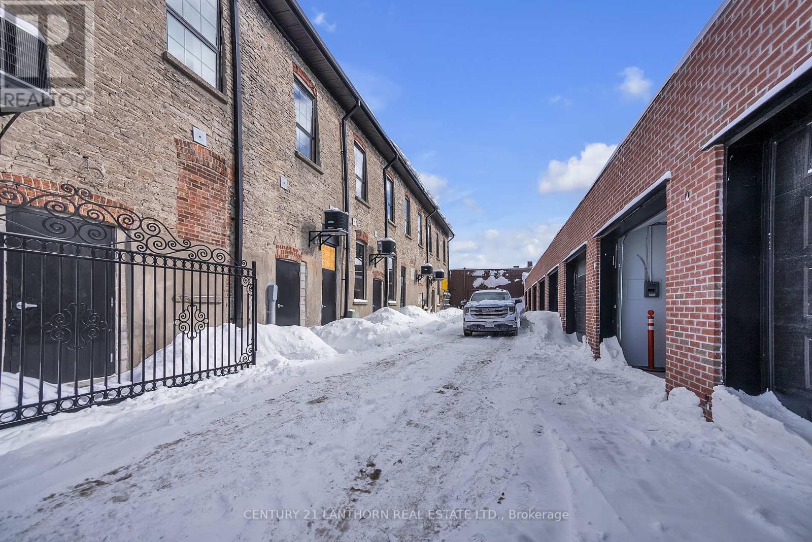 Unit # 3 - 38 Front Street Property Photo 7