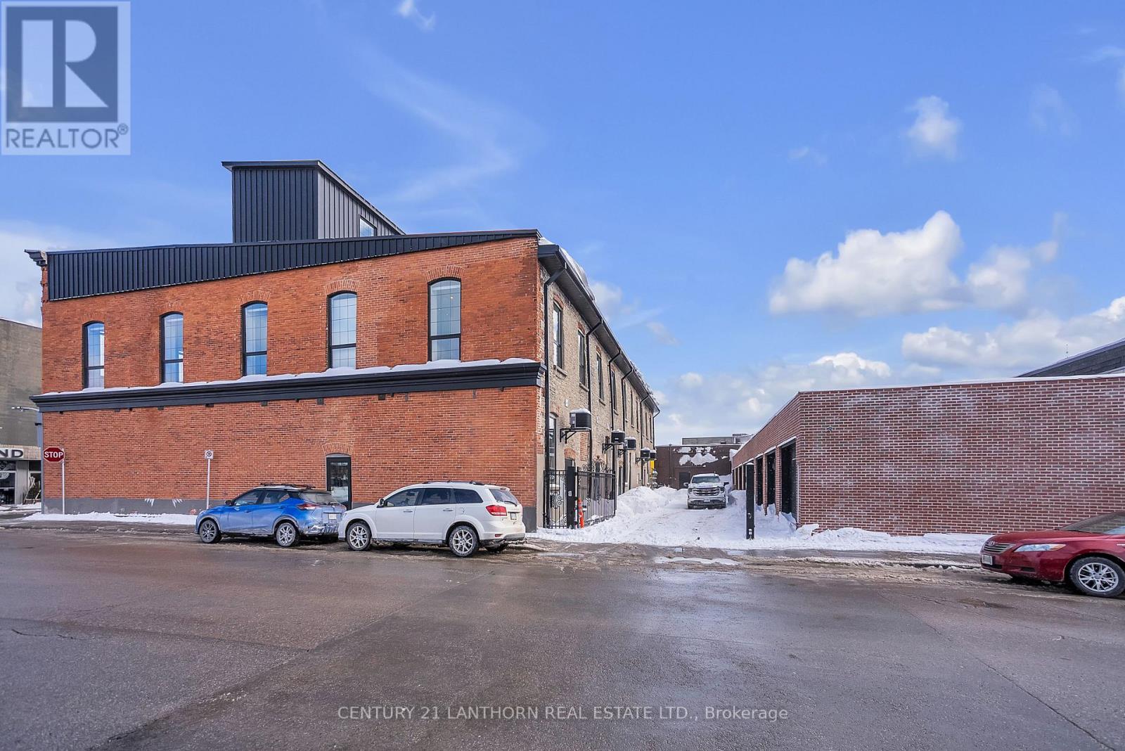 Unit # 3 - 38 Front Street Property Photo 8