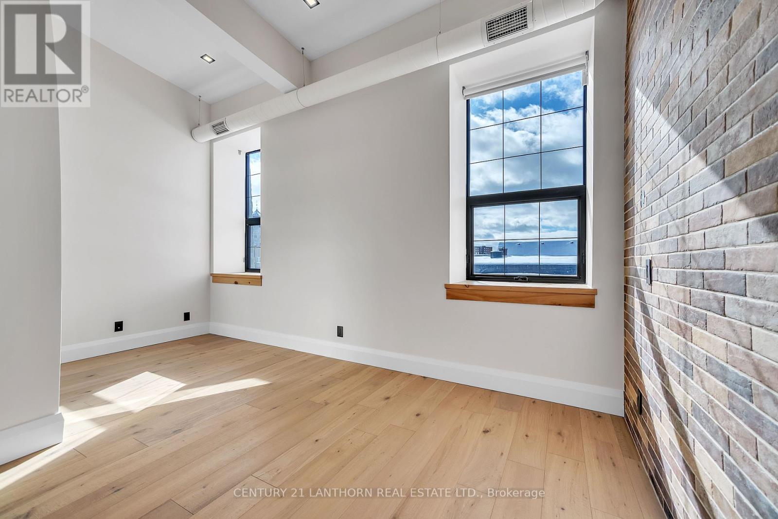 Unit # 3 - 38 Front Street Property Photo 17
