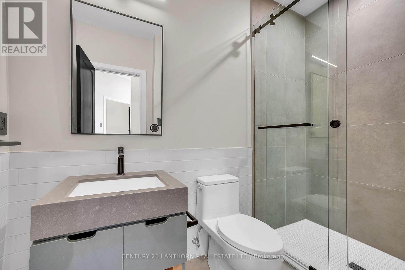 Unit # 3 - 38 Front Street Property Photo 22