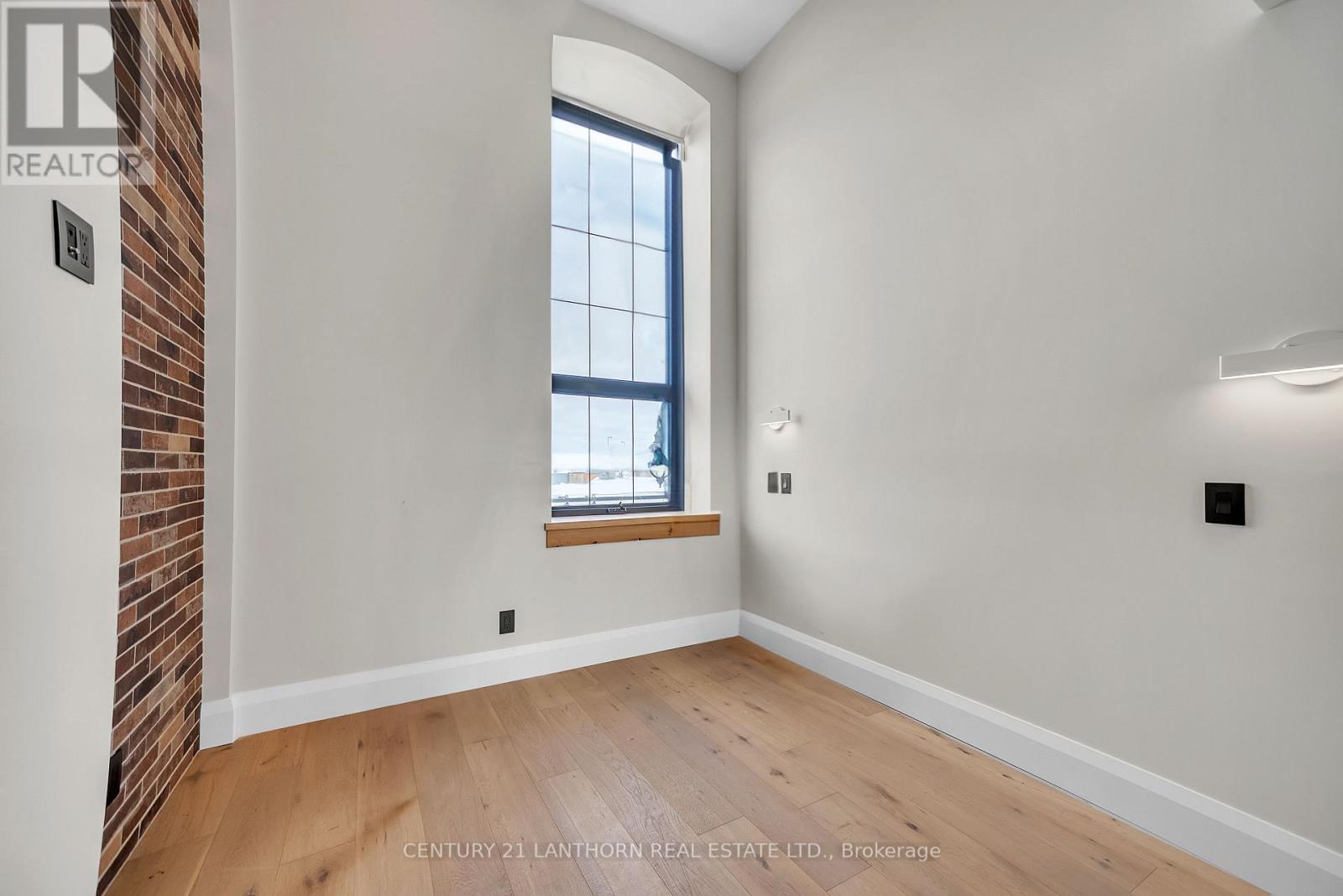 Unit # 6 - 38 Front Street Property Photo 15