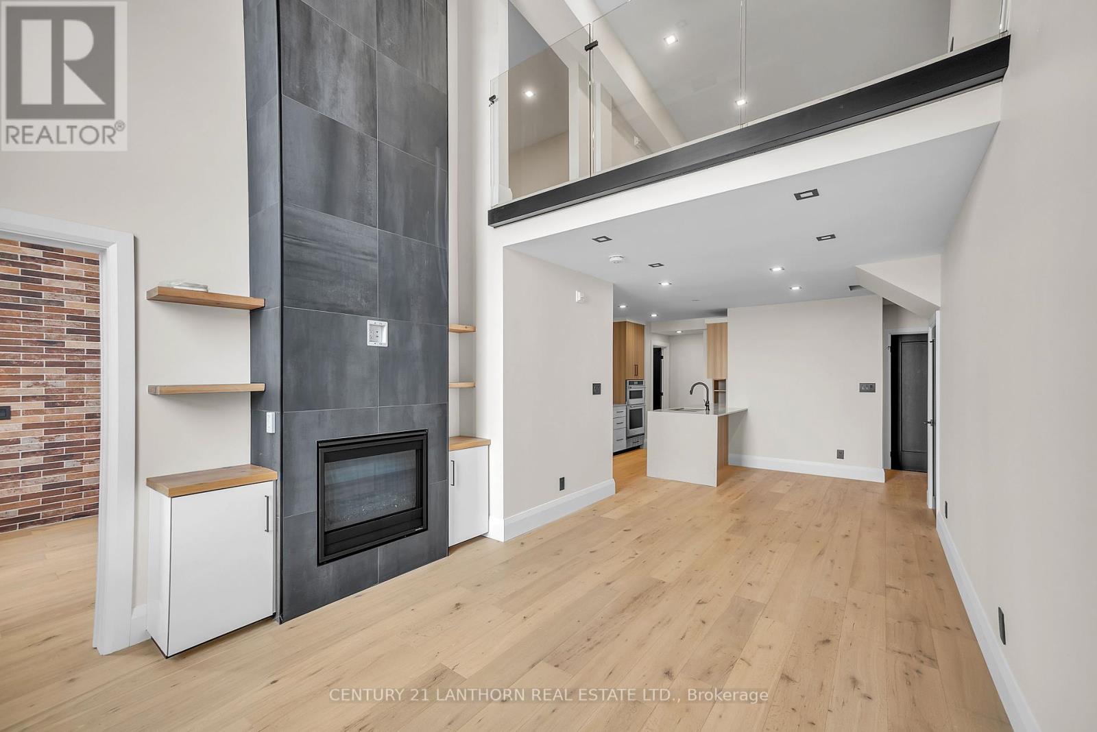 Unit # 7 - 38 Front Street Property Photo 18