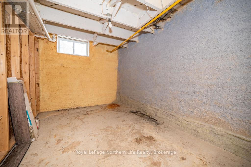 119/121 /125 Bonnechere Street S Property Photo 33