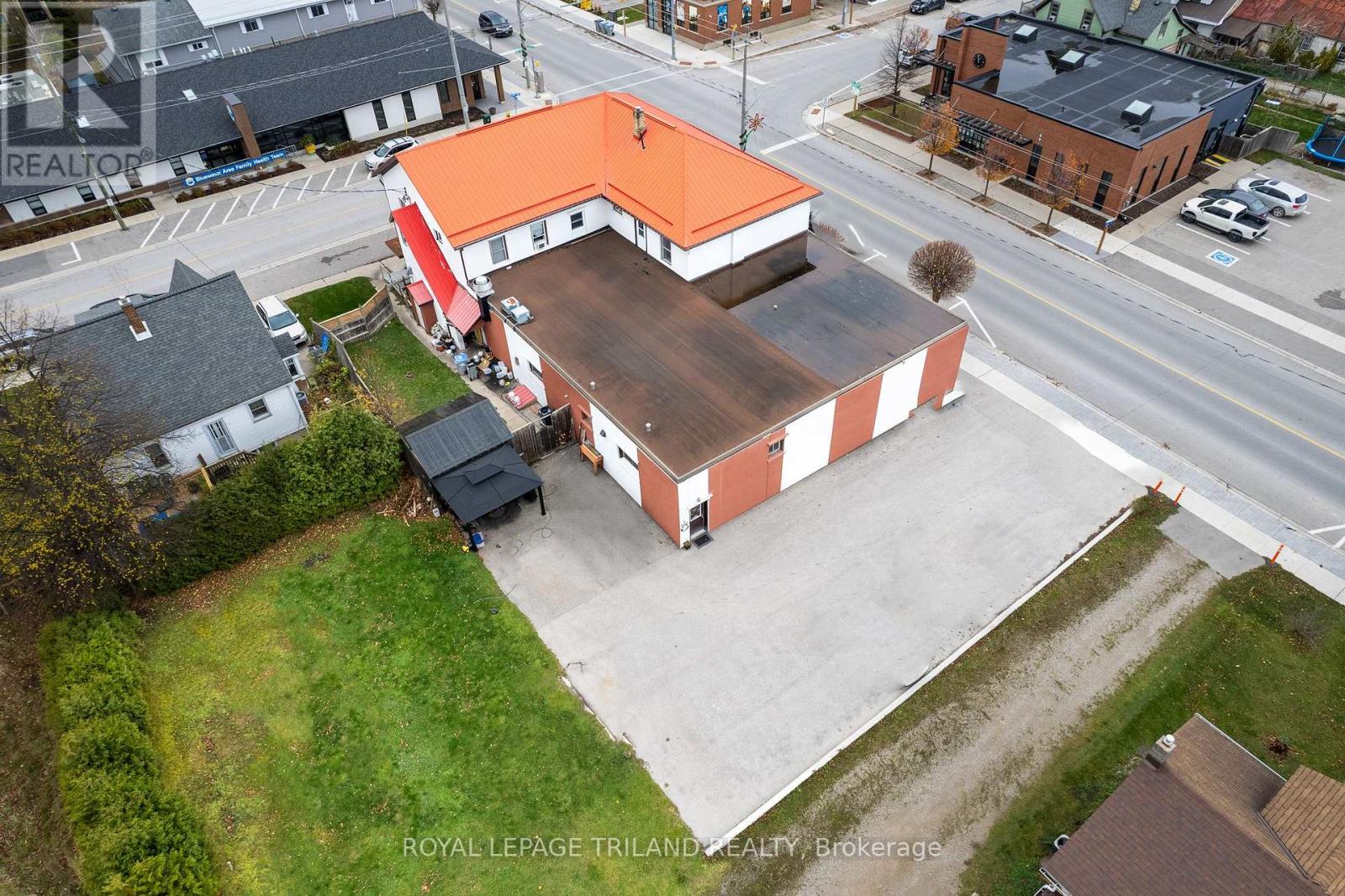 41 Main Street E Property Photo 5