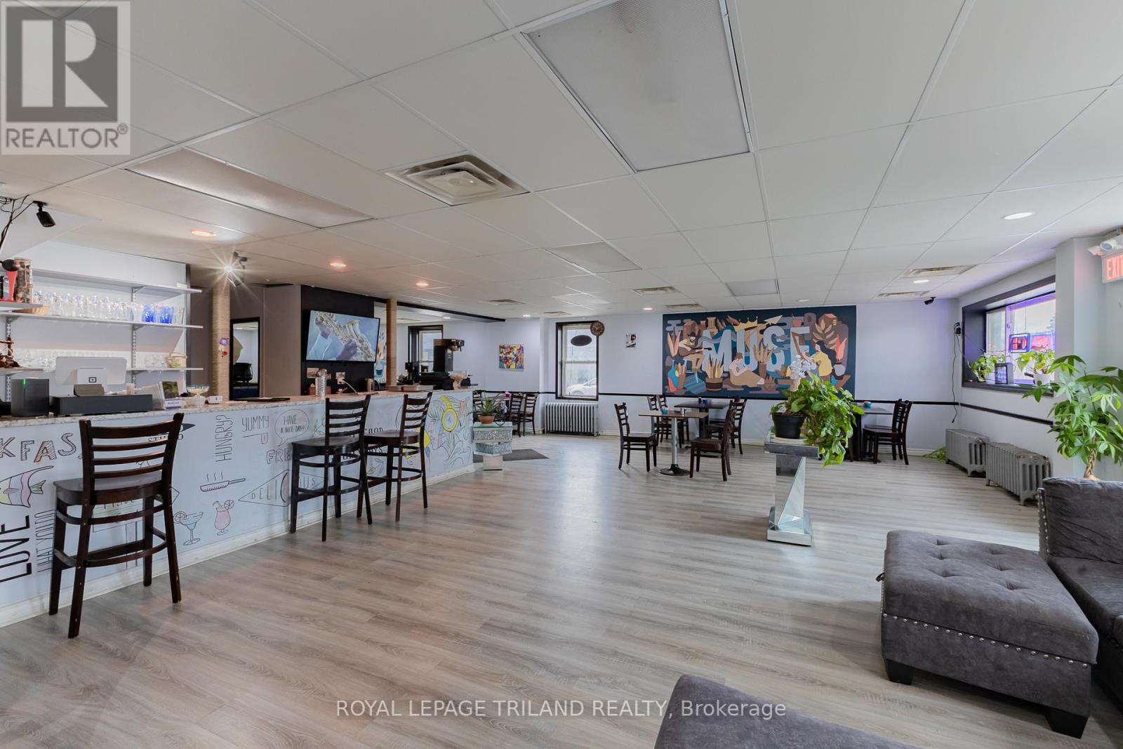 41 Main Street E Property Photo 8