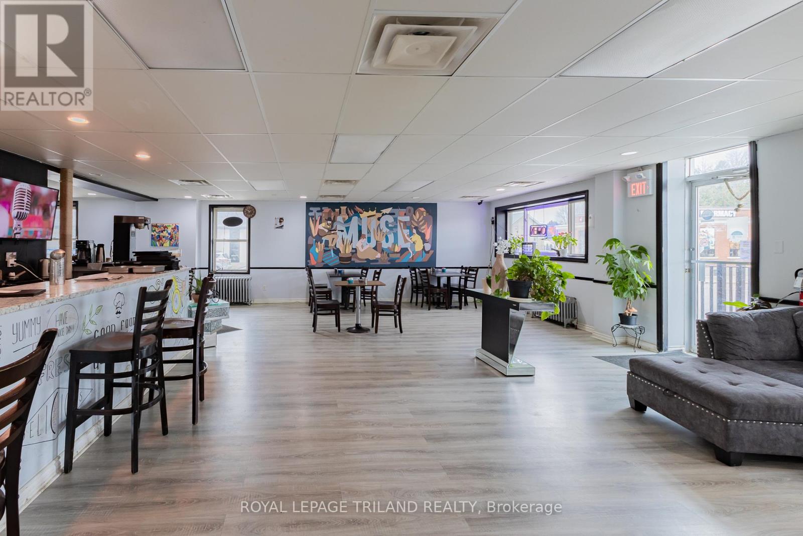 41 Main Street E Property Photo 9