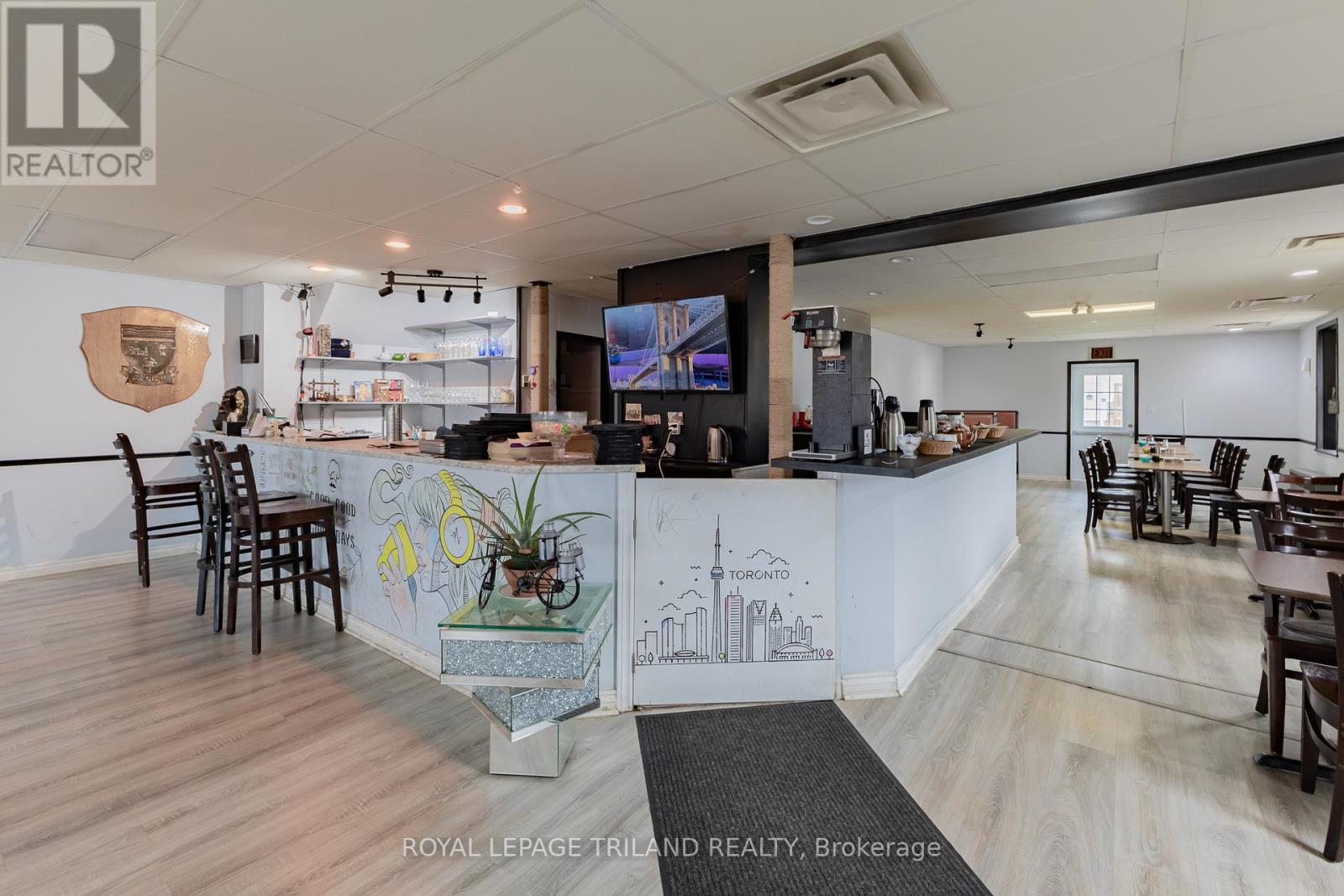 41 Main Street E Property Photo 12