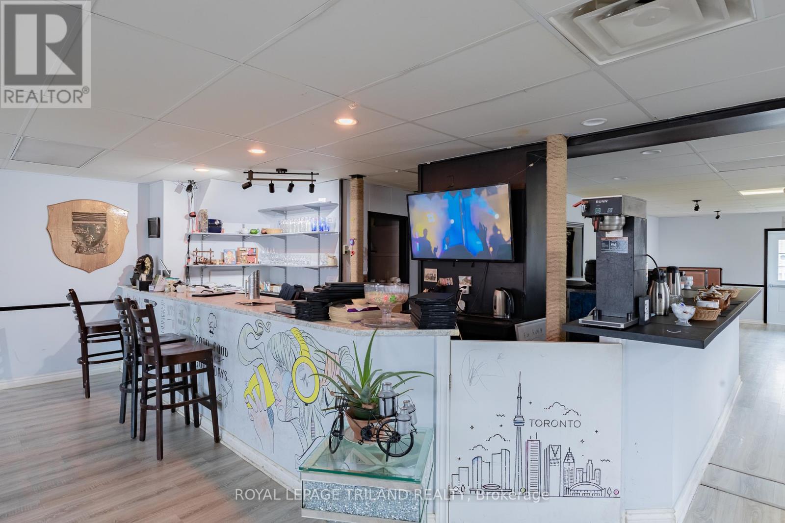 41 Main Street E Property Photo 14