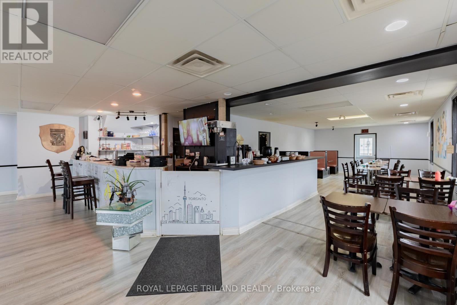 41 Main Street E Property Photo 15