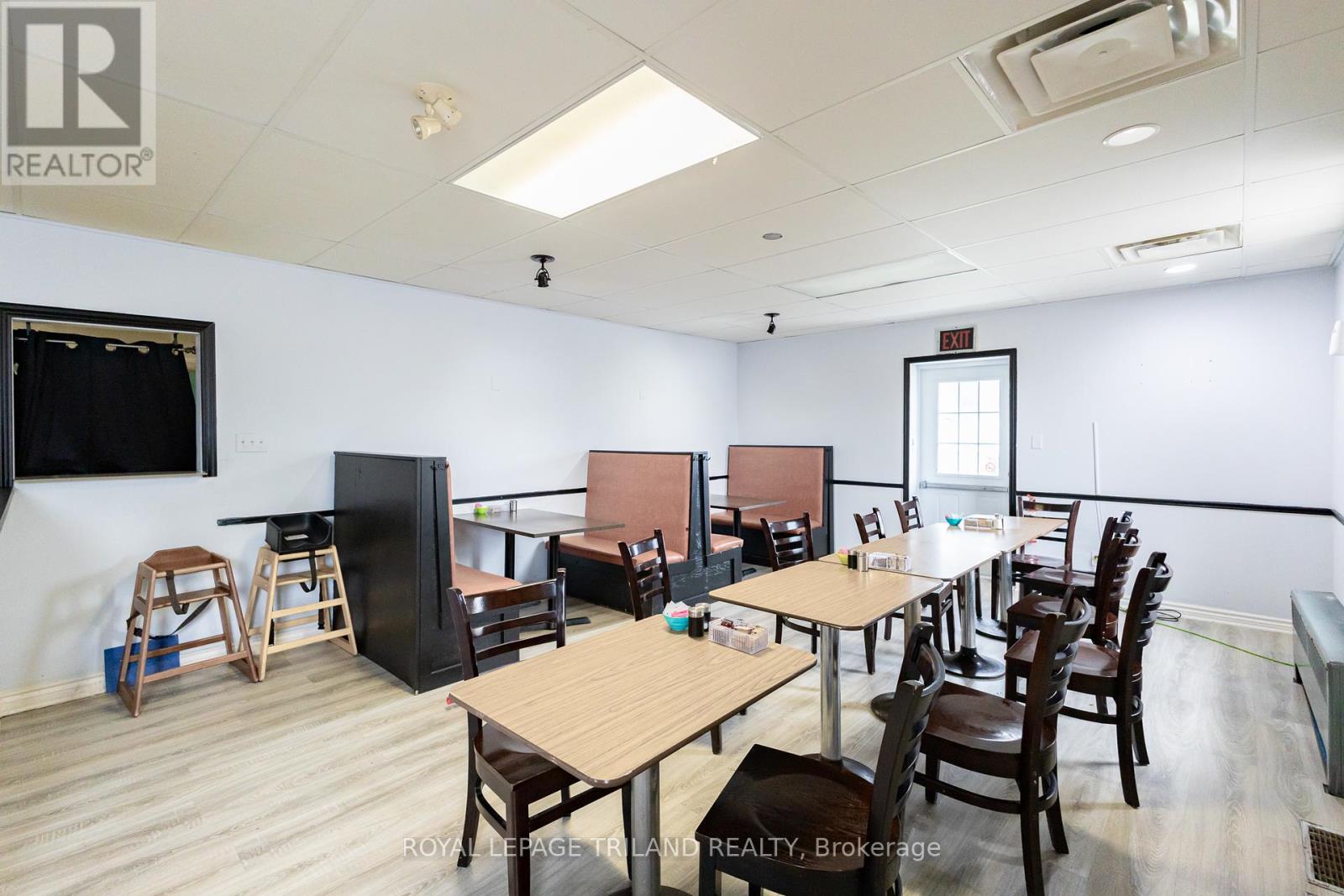 41 Main Street E Property Photo 16