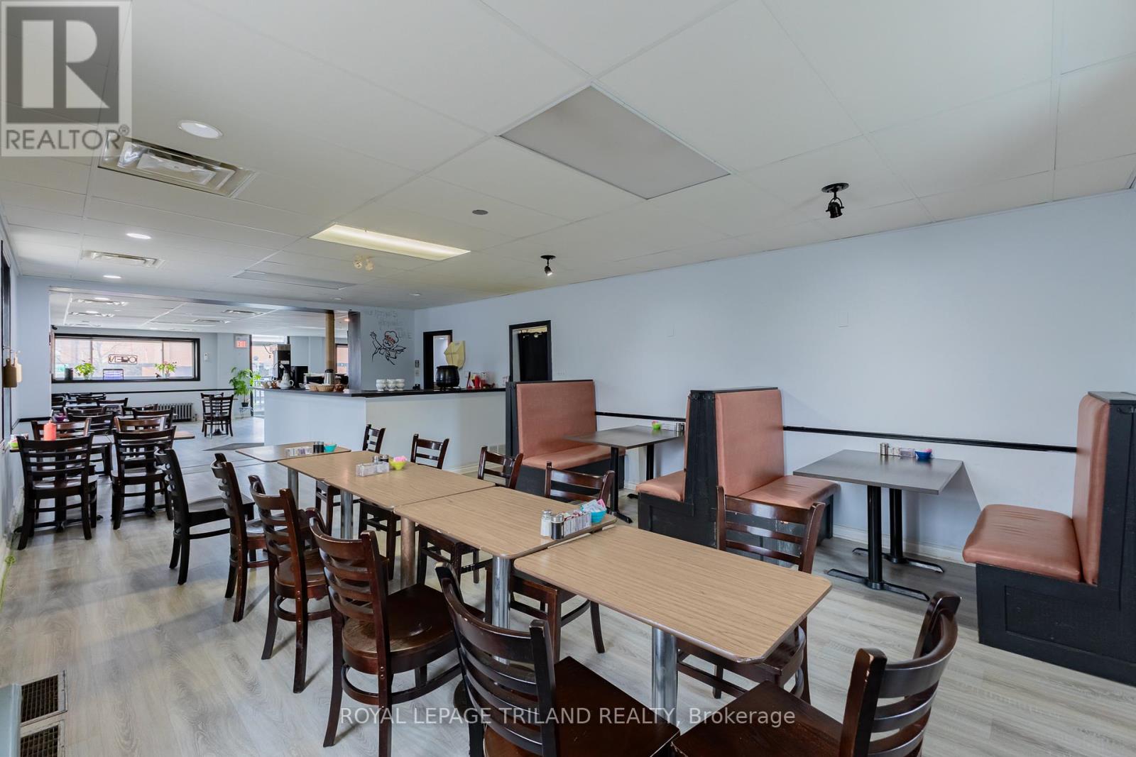 41 Main Street E Property Photo 17