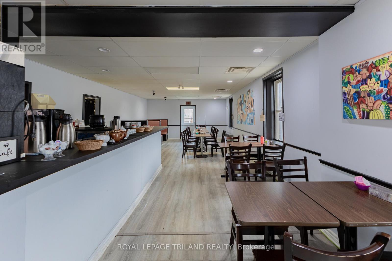 41 Main Street E Property Photo 18