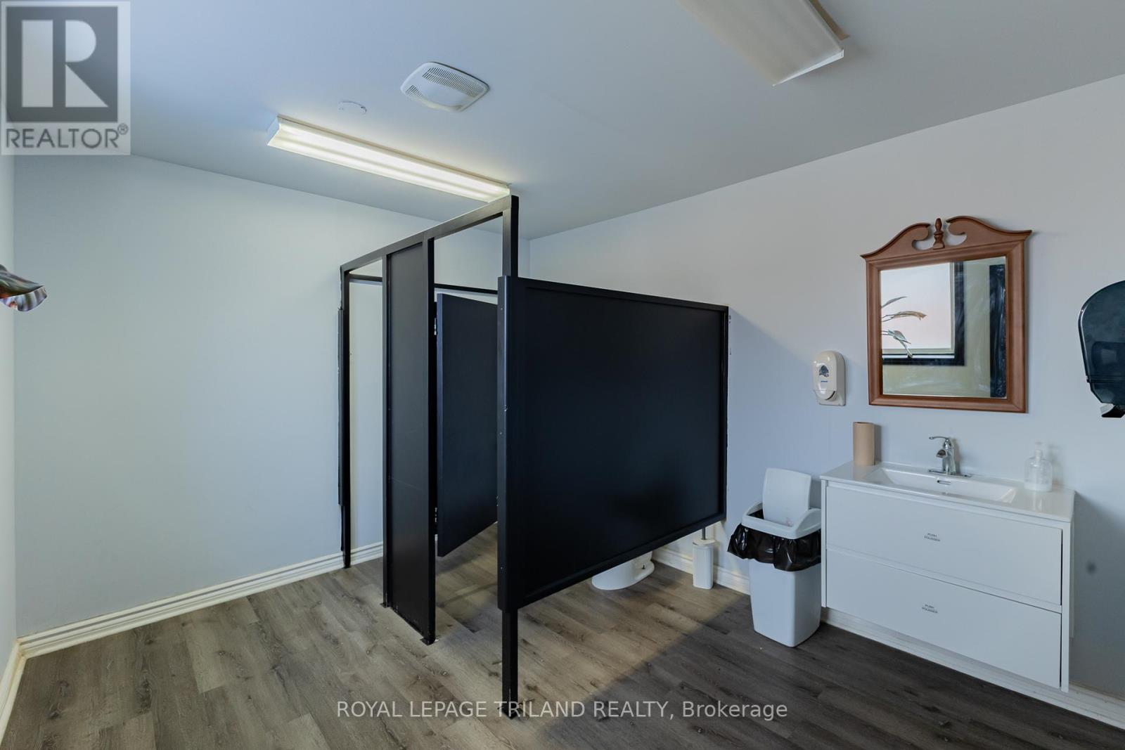 41 Main Street E Property Photo 24