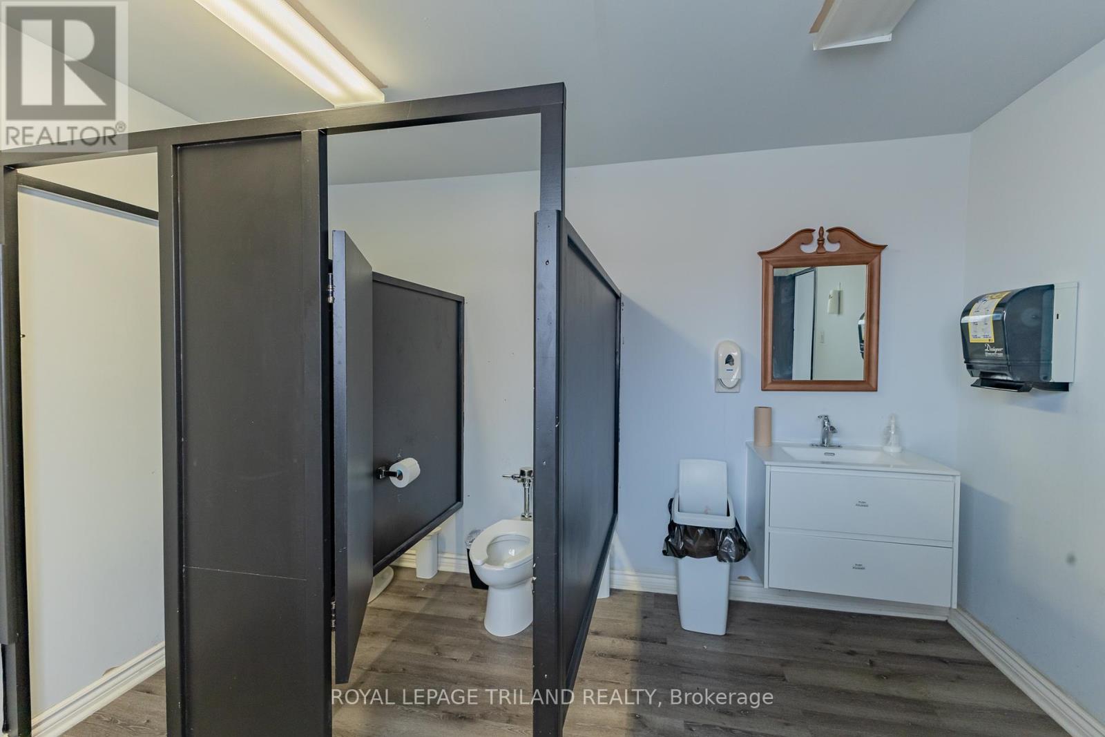 41 Main Street E Property Photo 25