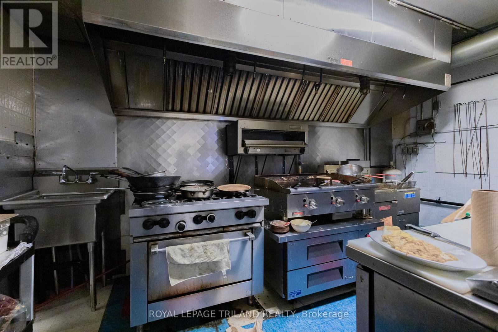 41 Main Street E Property Photo 26