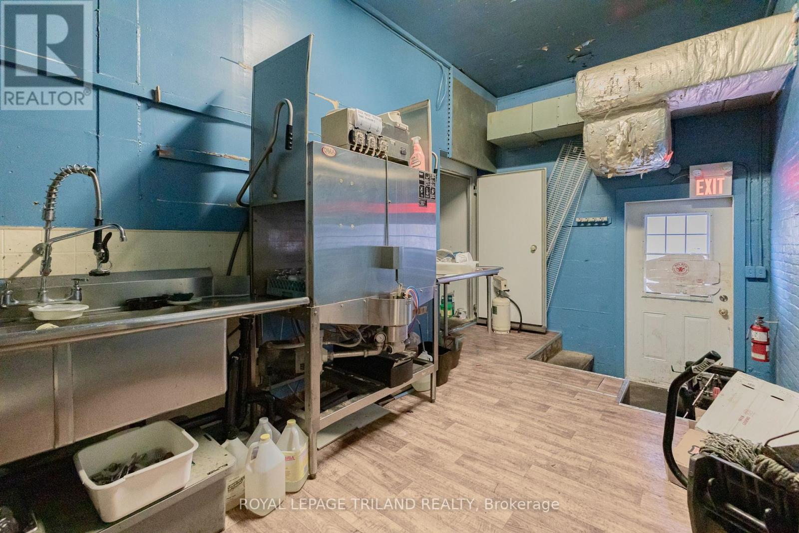 41 Main Street E Property Photo 27