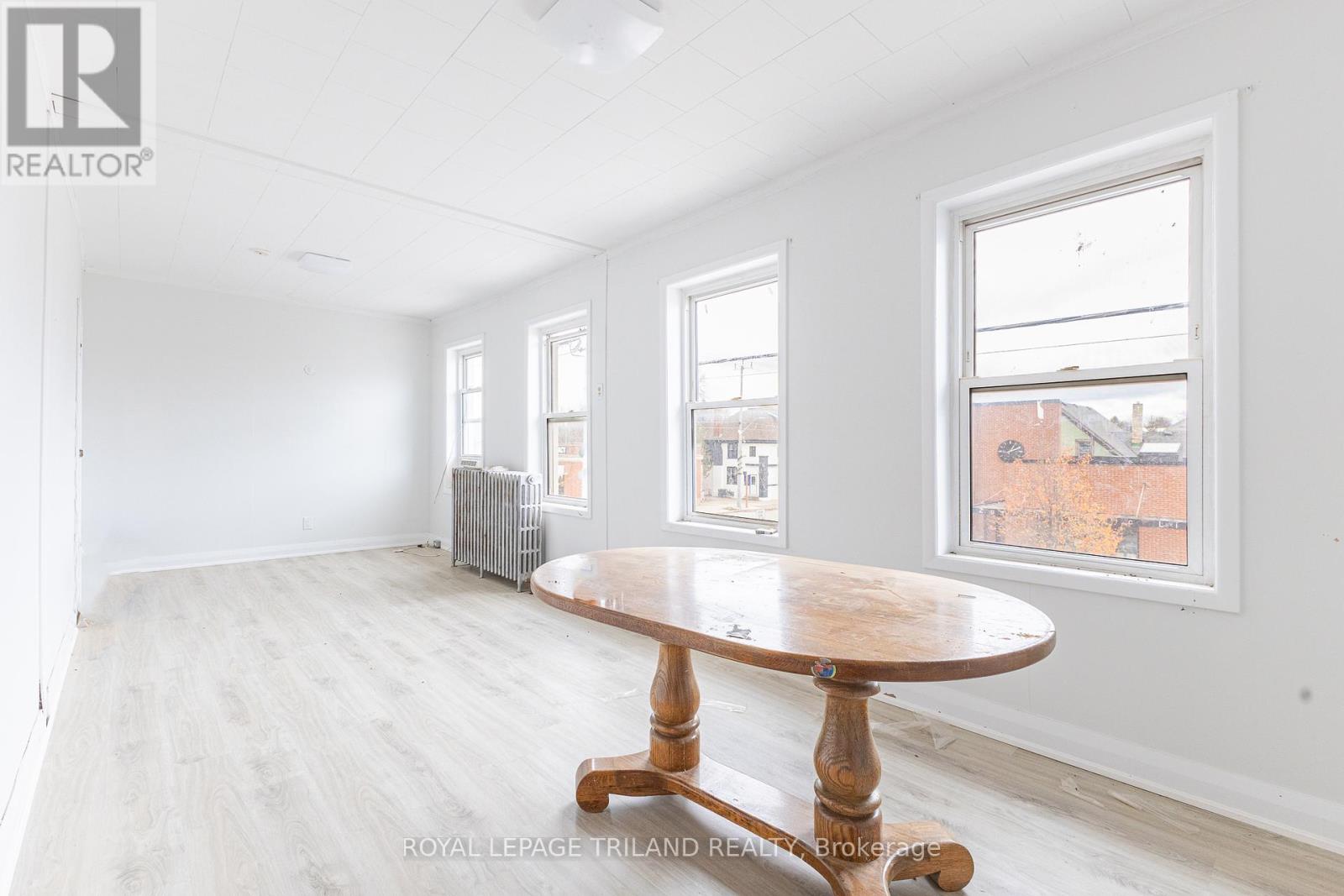 41 Main Street E Property Photo 31