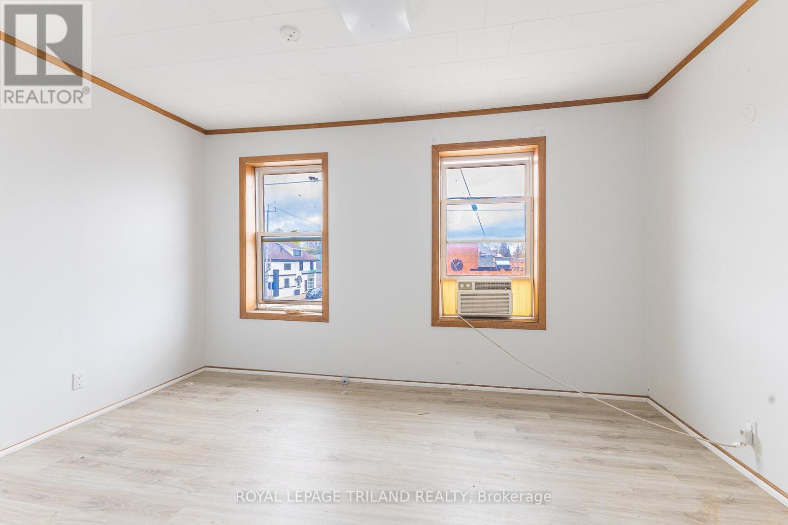 41 Main Street E Property Photo 32