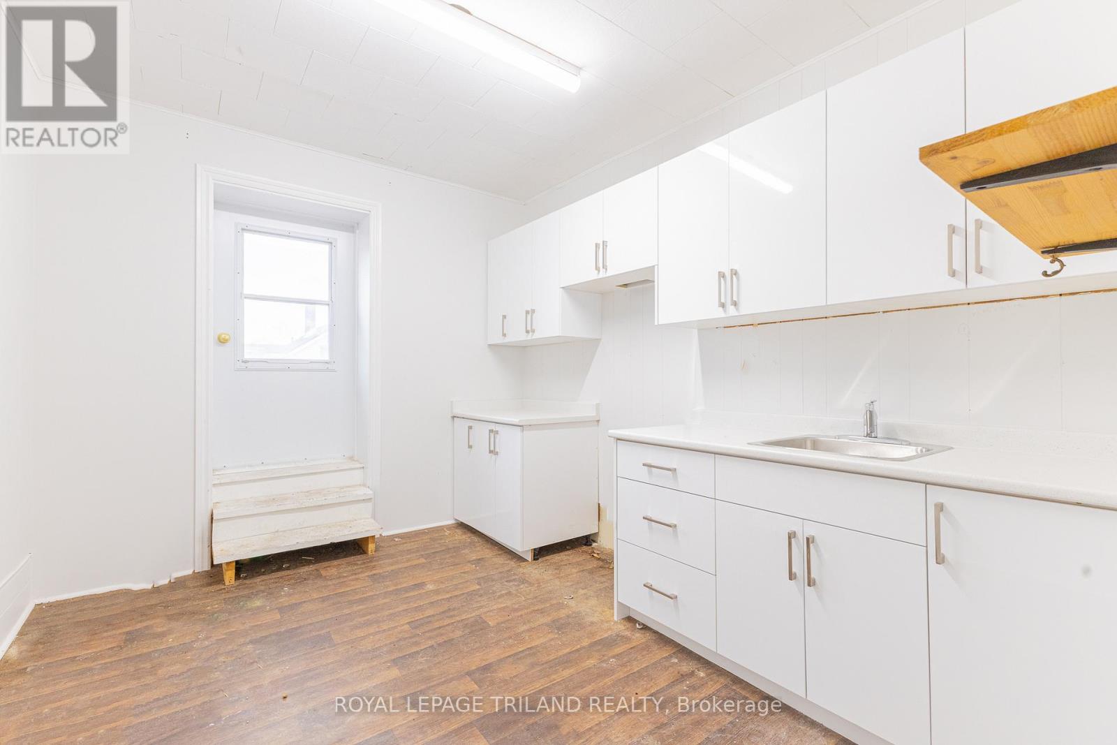 41 Main Street E Property Photo 34