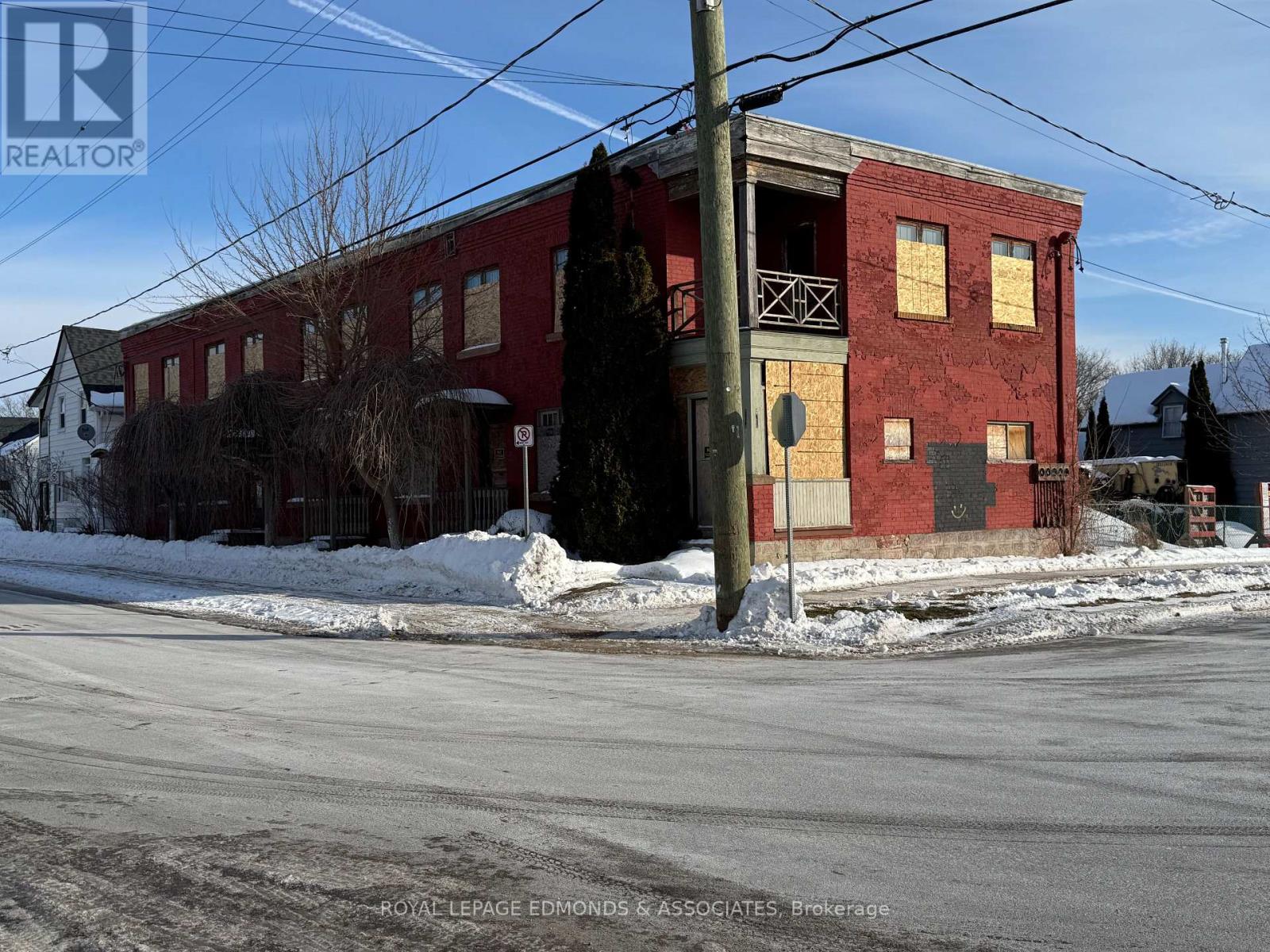 1 George Street N Property Photo