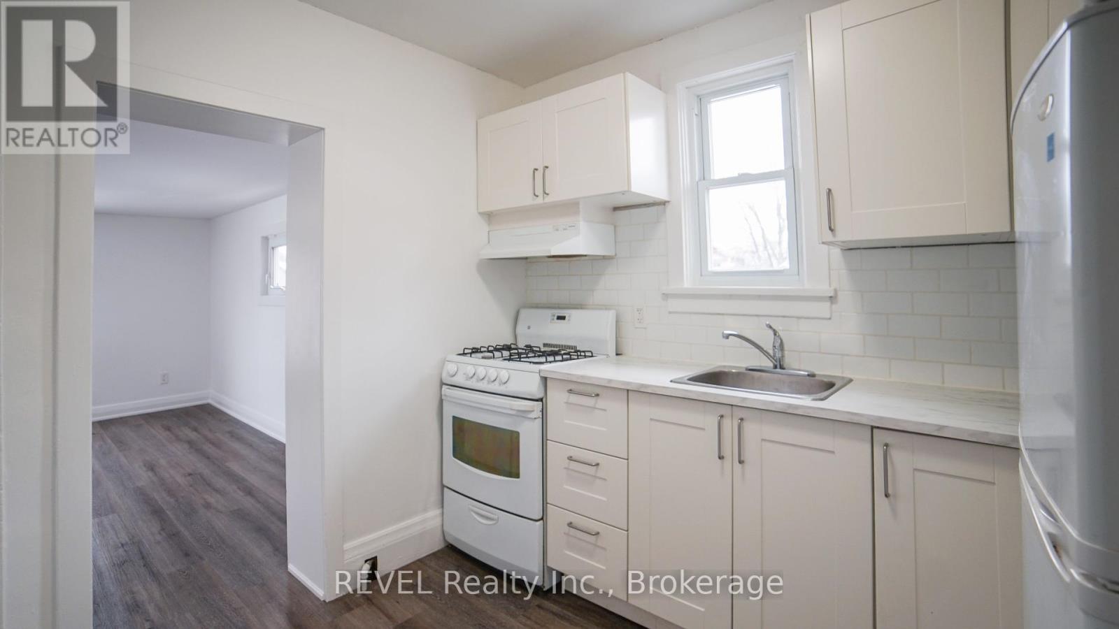 138 Ross Street Property Photo 1